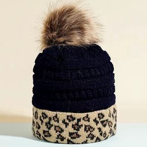 🤎🖤🤎 Leopard-print Fur Ball Beanie Hat Knitted